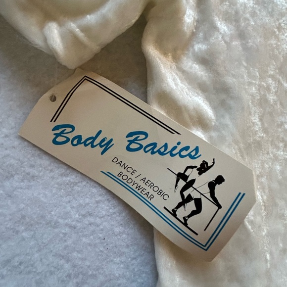 Body Basics Dance Crop Top - Picture 2 of 5